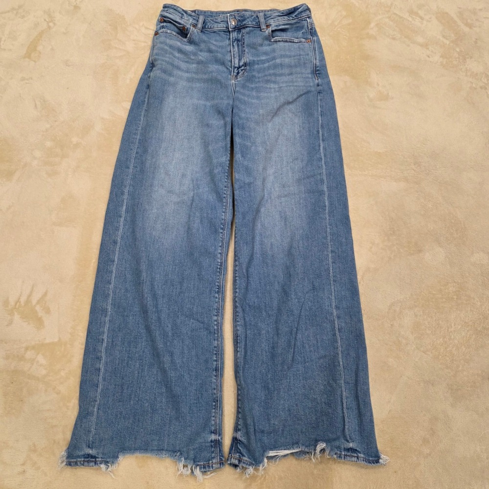 American Eagle Super High-Rise Baggy Wide-Leg Jeans Size 6 Regular Raw Hem